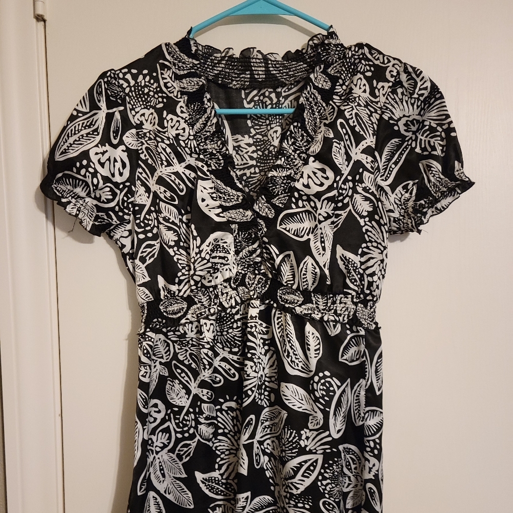 Classy blouse for work or a night on the town!